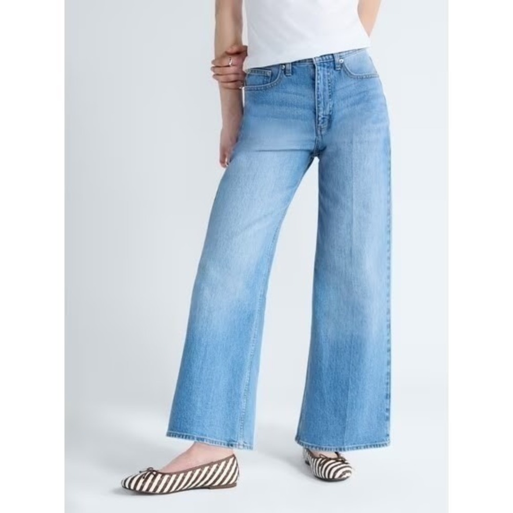 Free Assembly Womens High Rise Cropped Wide Leg Jeans Light Wash Size 8 NWT